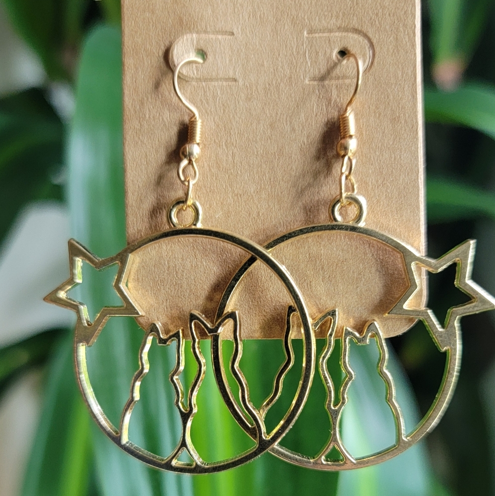 Cat and Star gold tone circular dangle earrings.